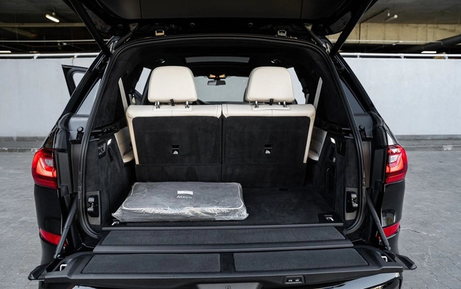 BMW X7 cena 259000 przebieg: 178000, rok produkcji 2019 z Kielce małe 562
